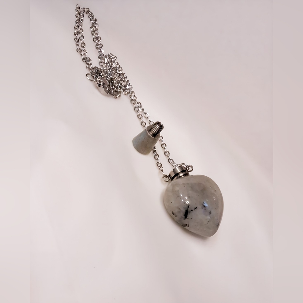 Elegant Silver Pendant Necklace